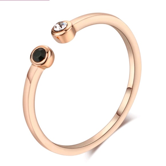 Jewelry - Chic Rose Gold Dainty Ring size 6